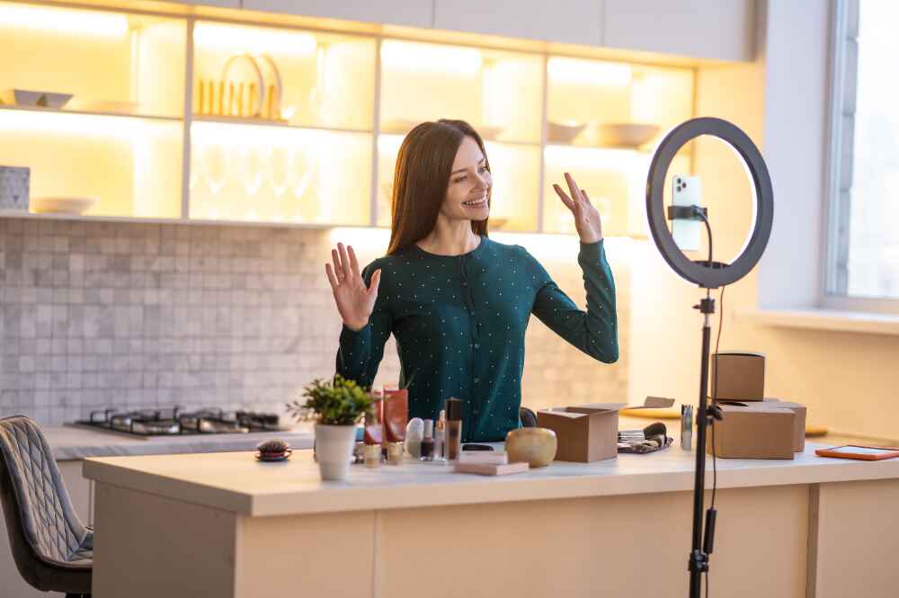 https://www.freepik.com/free-photo/smiling-young-beauty-coach-preparing-going-live_22810204.htm#fromView=search&page=1&position=51&uuid=7fa507ba-4d5f-44f7-9293-6940c57de496